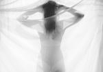 La femme a physiologiquement de la cellulite en cas de famine pour protéger son enfant. Mincir, masser, détoxifier, muscler améliorera en partie la cellulite.