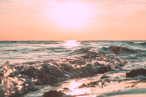 La vague et l'océan, tel un tout en mouvement. Développer ses intuition en prenant conscience des coincidences et en étant attentive au monde.