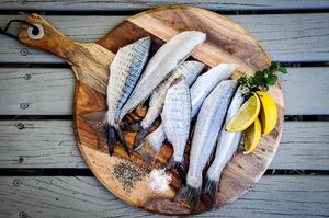 Les poissons gras sont très riches en omégas 3 essentiels au bon fonctionnement de nos membranes cellulaires.